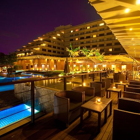 Cinnamon Lakeside Kolombo Exteriér fotografie The pool at the Taj Bengal
