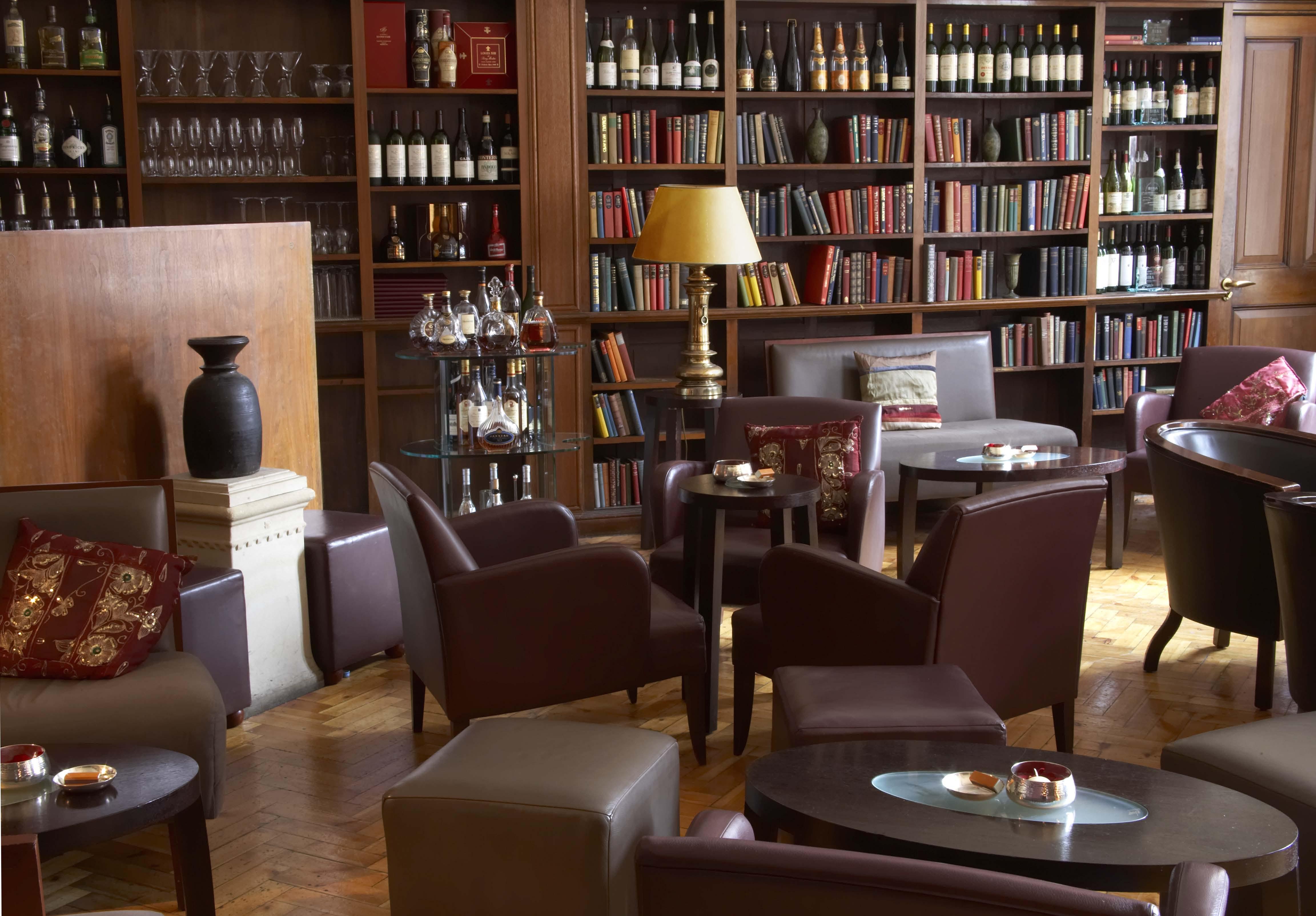Cinnamon Lakeside Kolombo Exteriér fotografie Library Bar