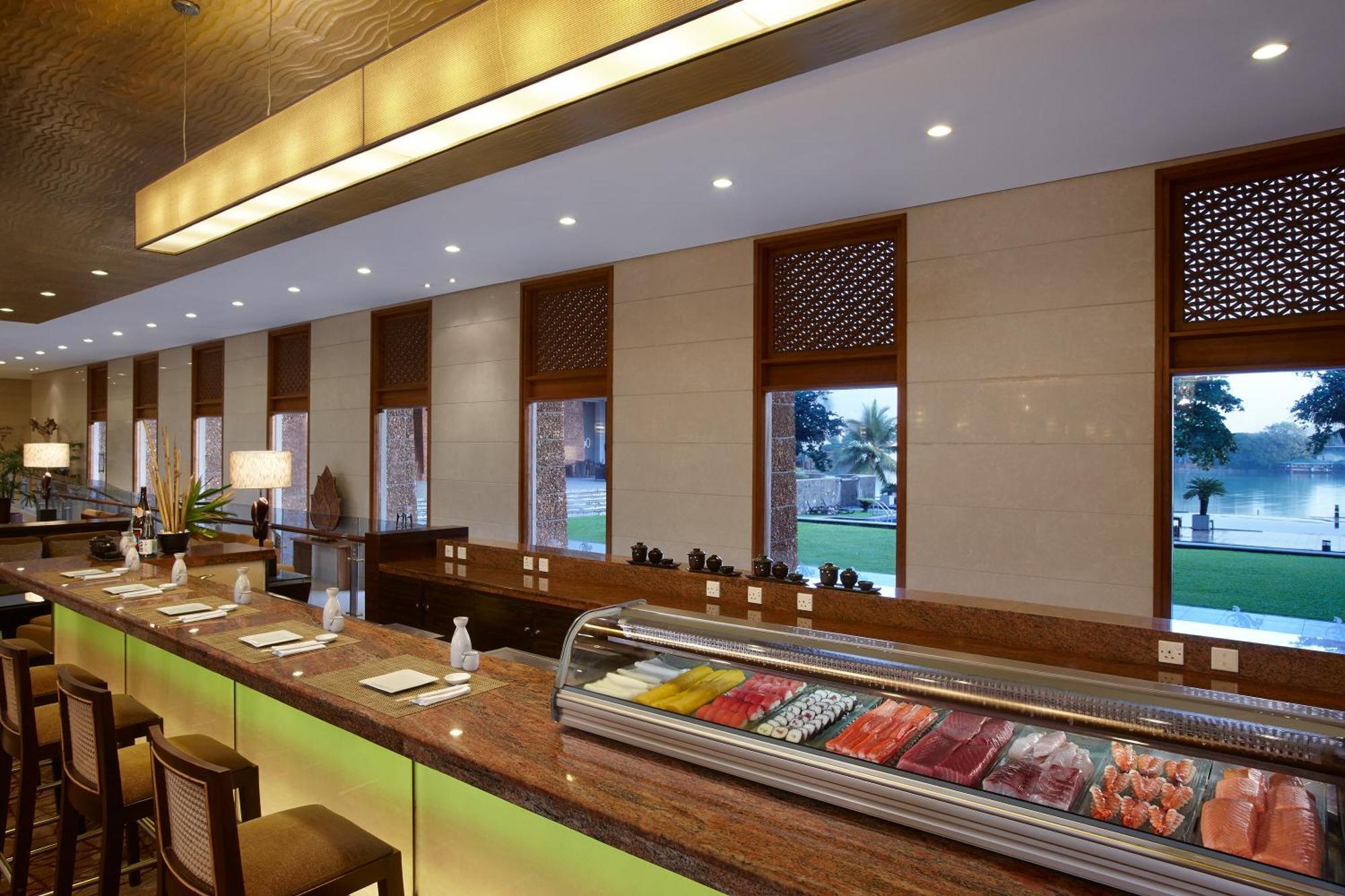 Cinnamon Lakeside Kolombo Exteriér fotografie Sushi bar at the Taj Bengal