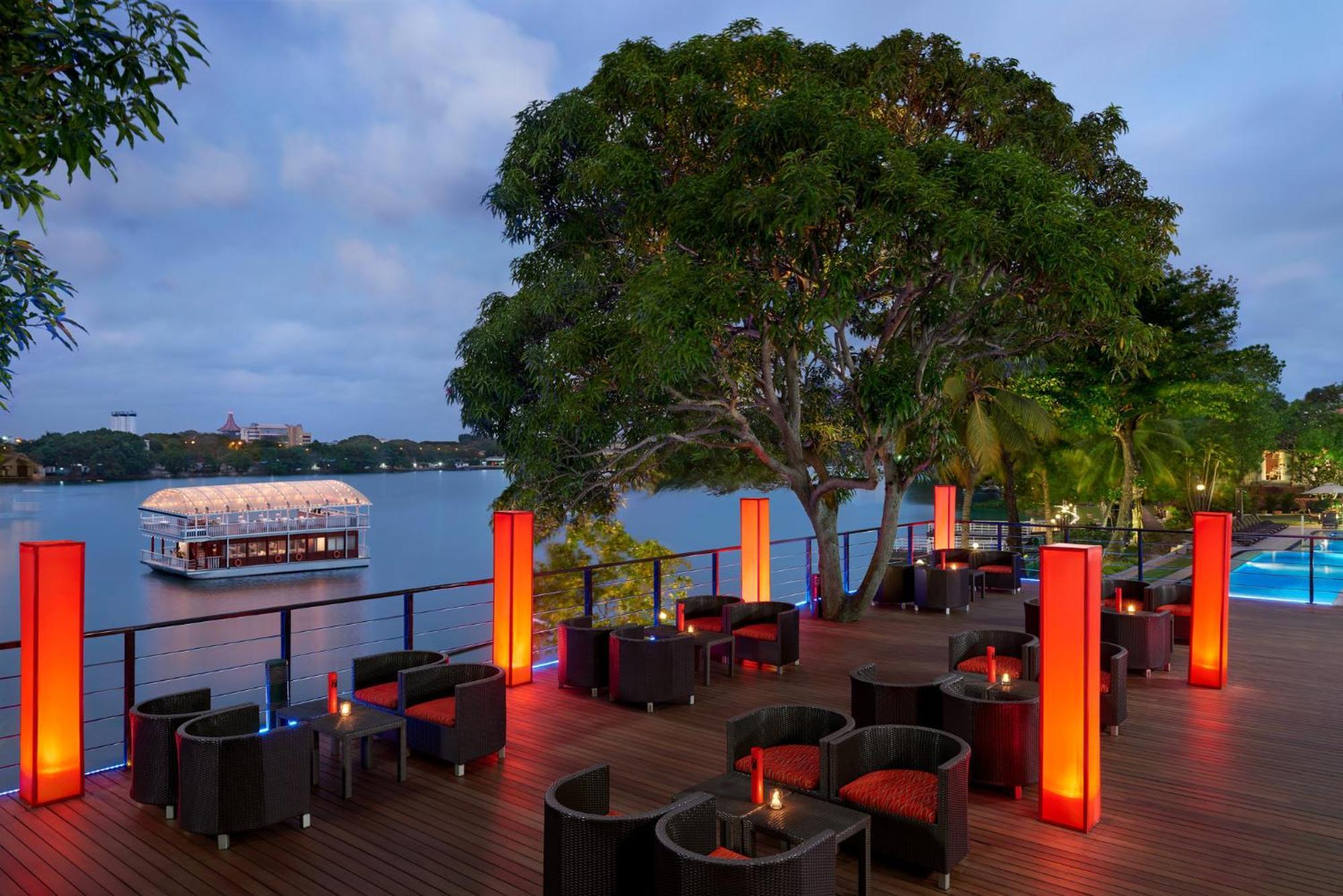 Cinnamon Lakeside Kolombo Exteriér fotografie The Deck