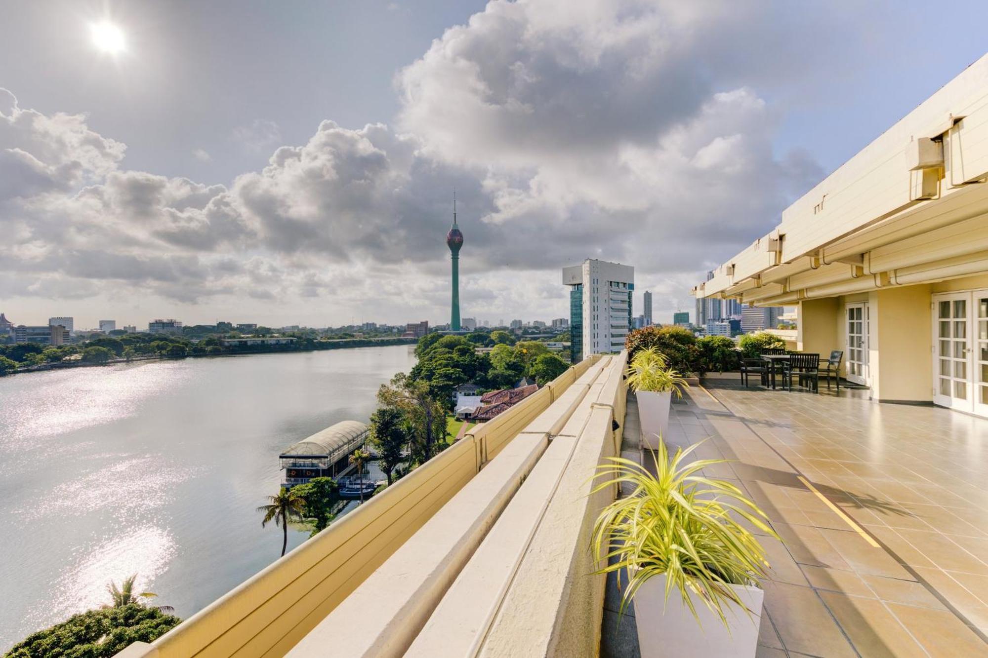 Cinnamon Lakeside Kolombo Exteriér fotografie View of the river from the hotel