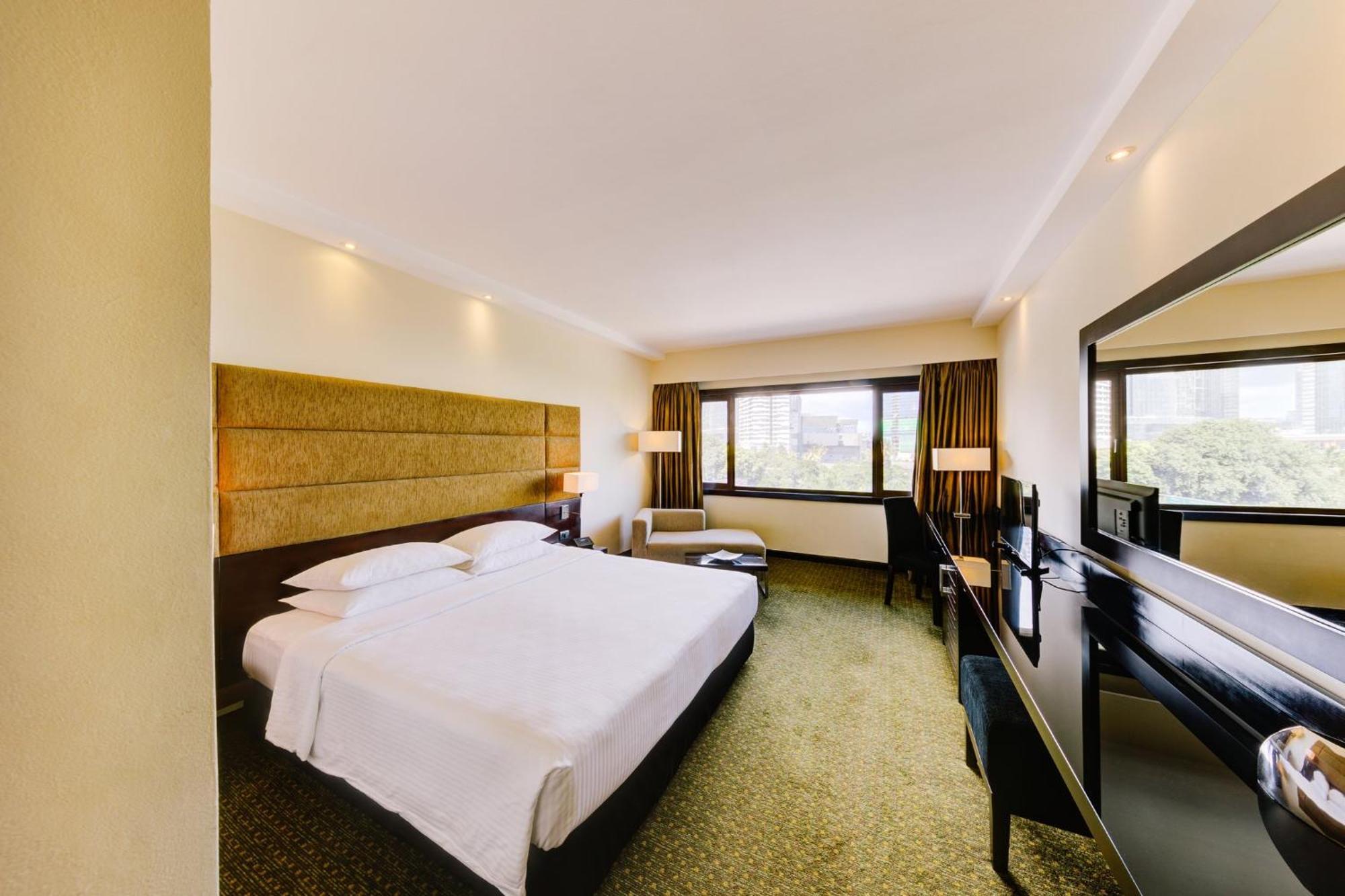 Cinnamon Lakeside Kolombo Exteriér fotografie A room at the hotel